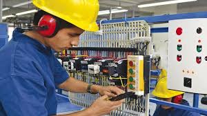 Para entender la electricidad, es vital dominar estos tres conceptos y su relación (Ley de Ohm):